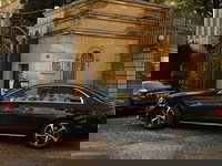 Car heading into Iranian consulate in Istanbul