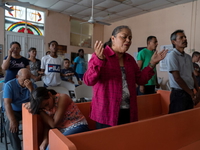 Members of the congregation and migrants residing at Iglesia Metodista 