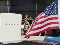 Tesla shares end week in decline amid third straight quarterly loss